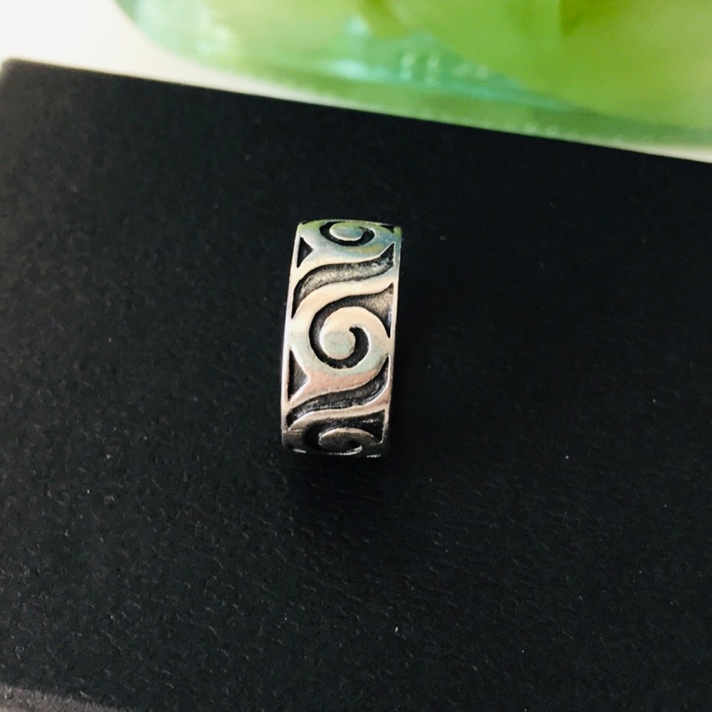 Silver Sterling Design Ring - Picture 4 of 9